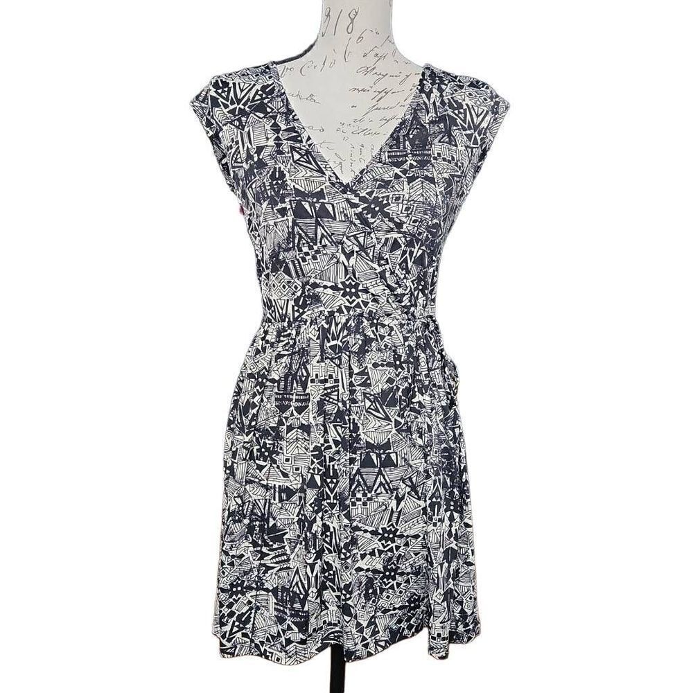 BeBop Women's Size Small Black Cream Graphic Print V-Neck Wrap Dress